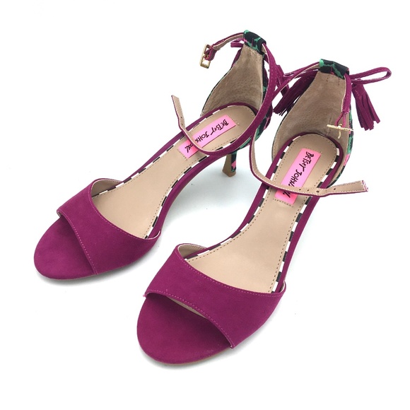 NEW Betsey Johnson Ressy Magenta Mul Lady Heels - Picture 3 of 8